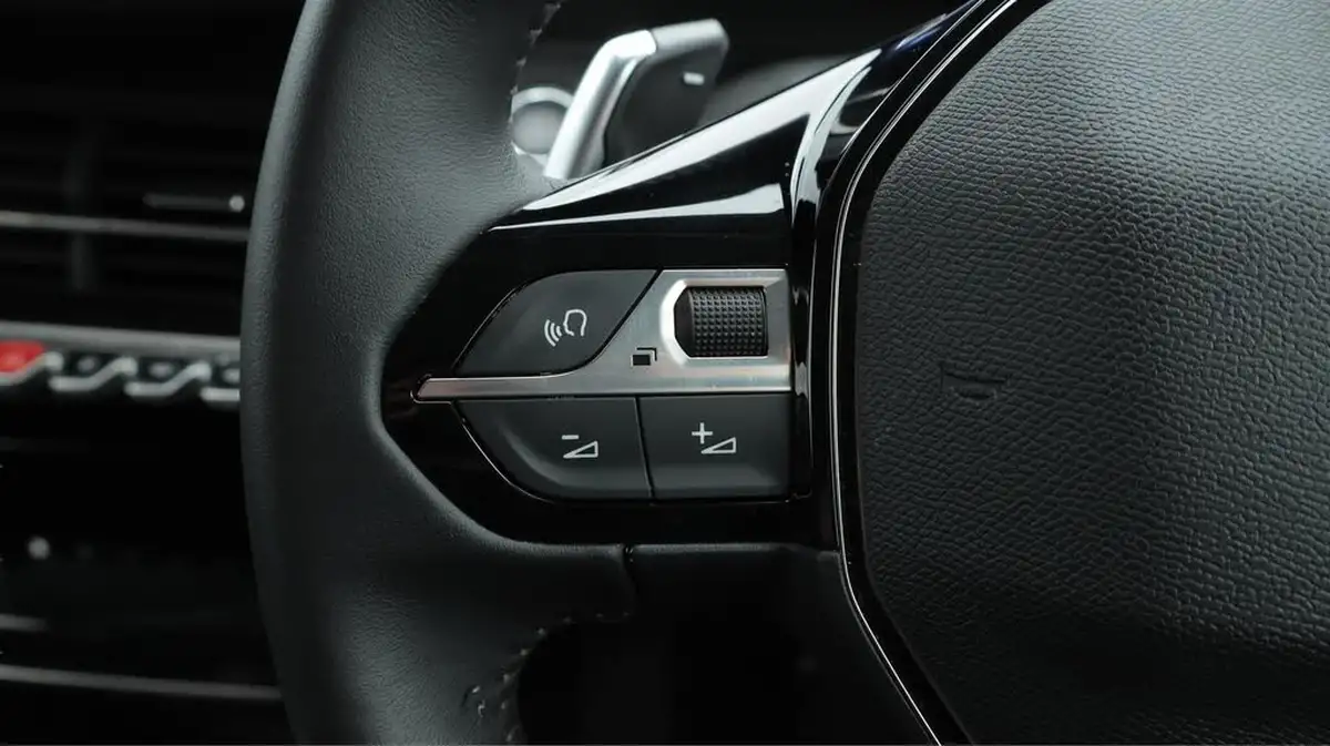 2023-peugeot-208-12-puretech-allure-premium-130ps-eat8-big-37