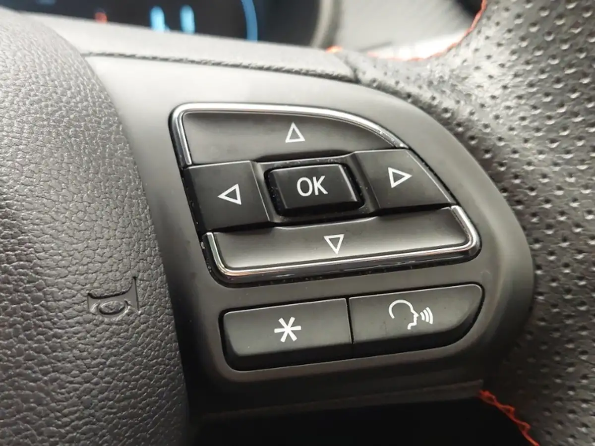 2024-suzuki-swift-12-motion-cvt-big-18