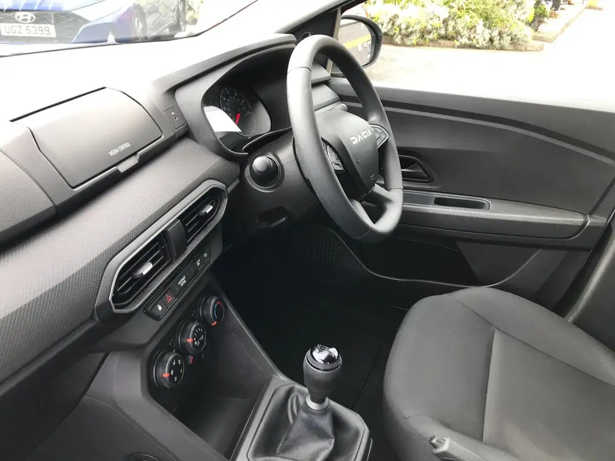 2025-dacia-jogger-10-tce-essential-big-4