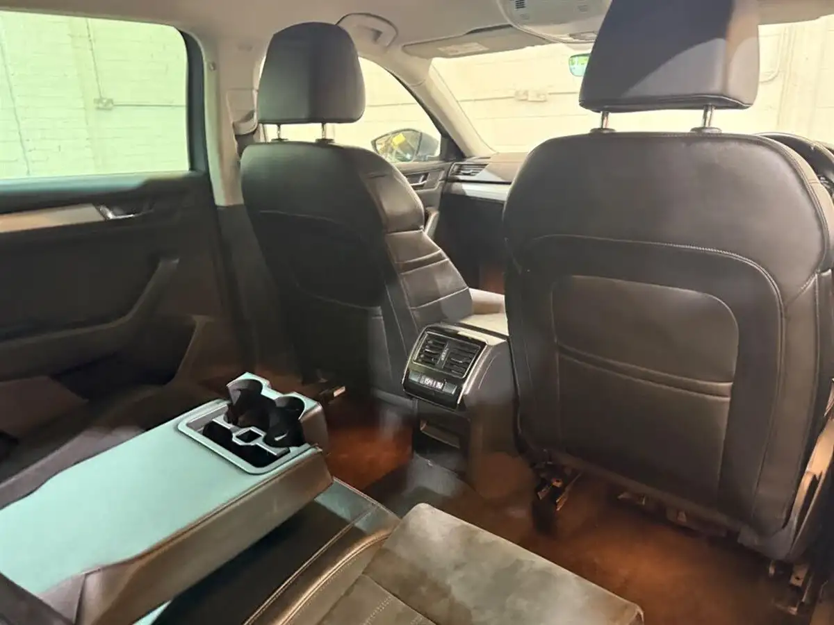 2017-skoda-superb-20tdi-se-technology-estate-dsg-big-41