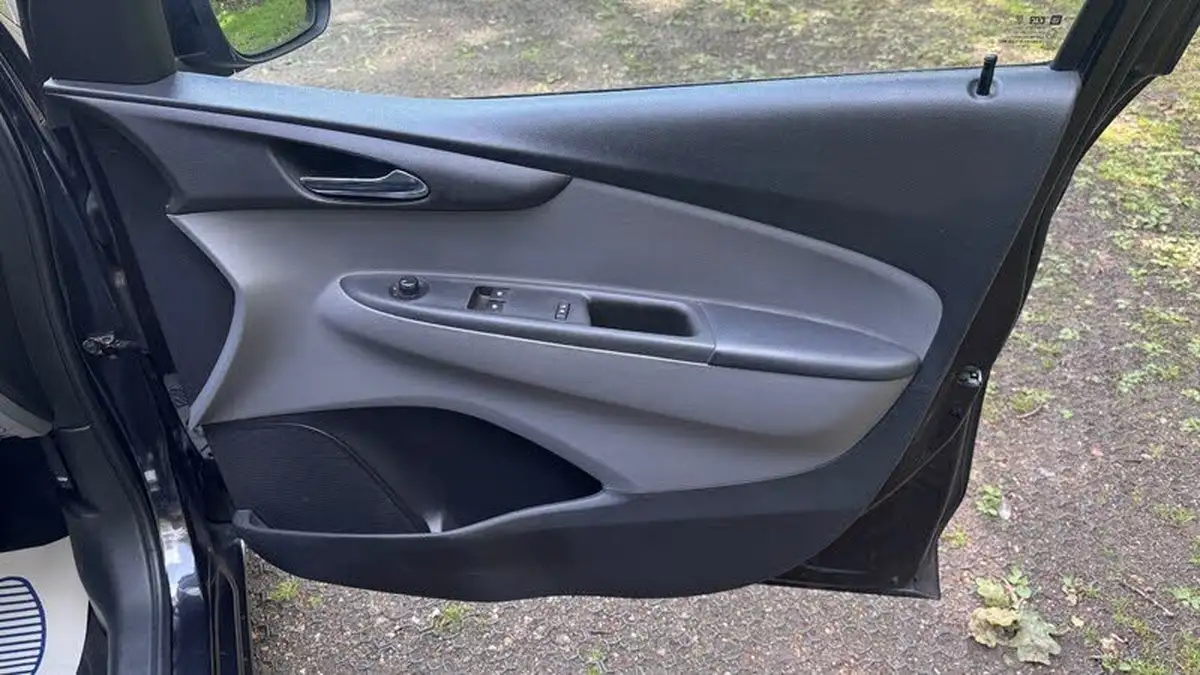 2016-vauxhall-viva-10i-sl-big-14