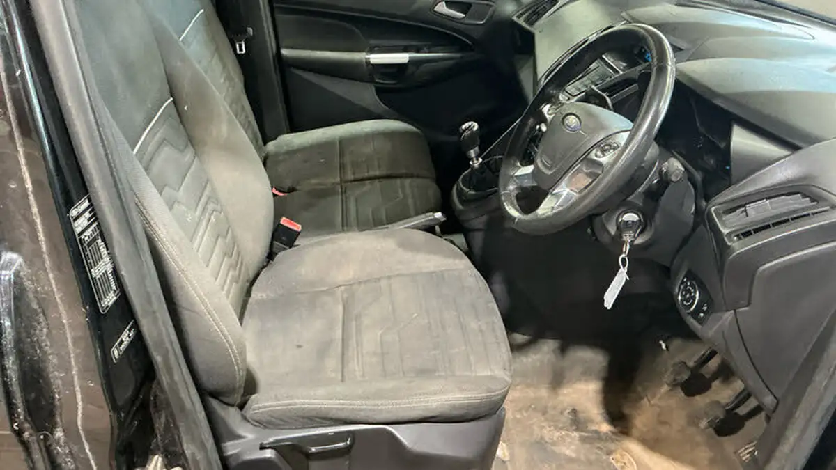 2014-ford-transit-connect-16tdci-l1-limited-big-10