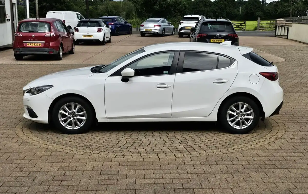2015-mazda-mazda3-20-se-l-hatchback-5d-big-6