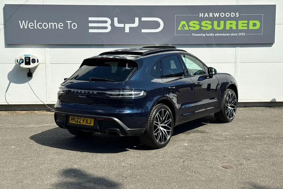 2022-porsche-macan-20-big-71