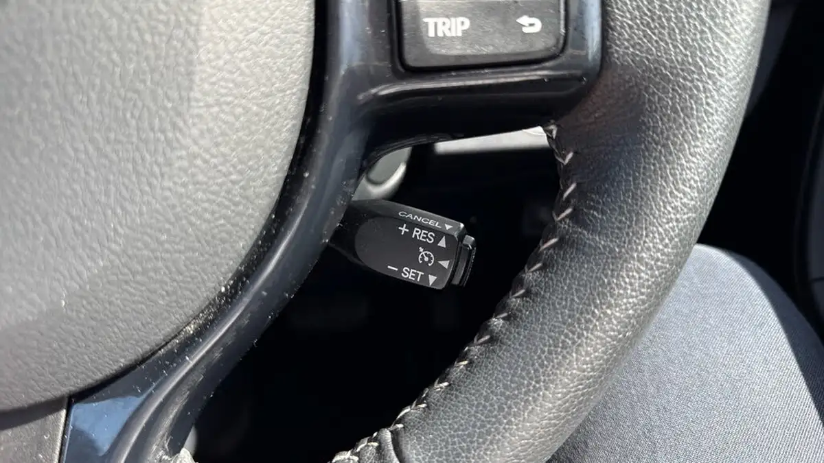 2018-toyota-yaris-15-vvt-i-excel-hybrid-big-27