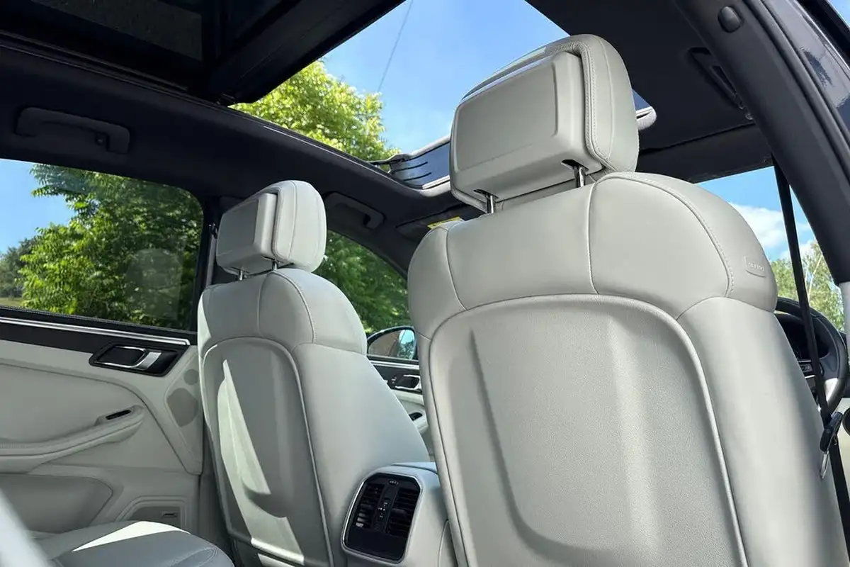 2022-porsche-macan-20-big-19