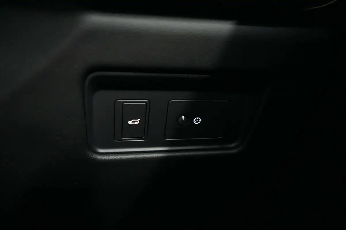 2021-jaguar-f-pace-30-d300-r-dynamic-se-mhev-big-42
