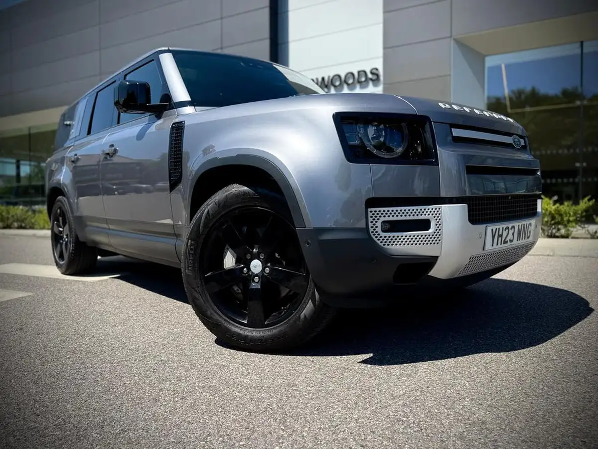 2023-land-rover-110-defender-30-d300-hse-big-9