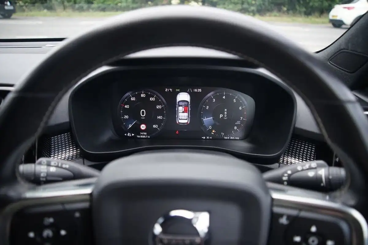 2020-volvo-xc40-15-t3-r-design-geartronic-big-12