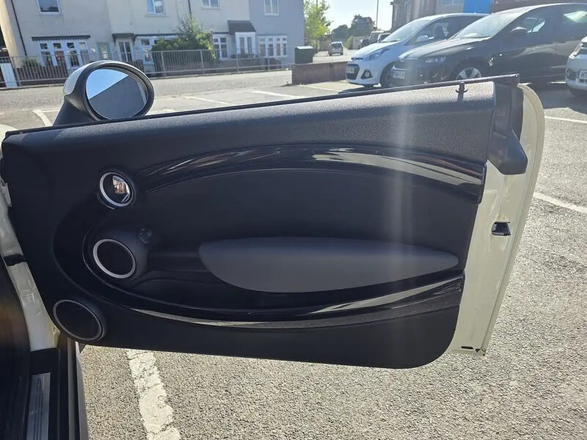 2010-mini-cooper-16-cooper-120bhp-convertible-2d-big-22