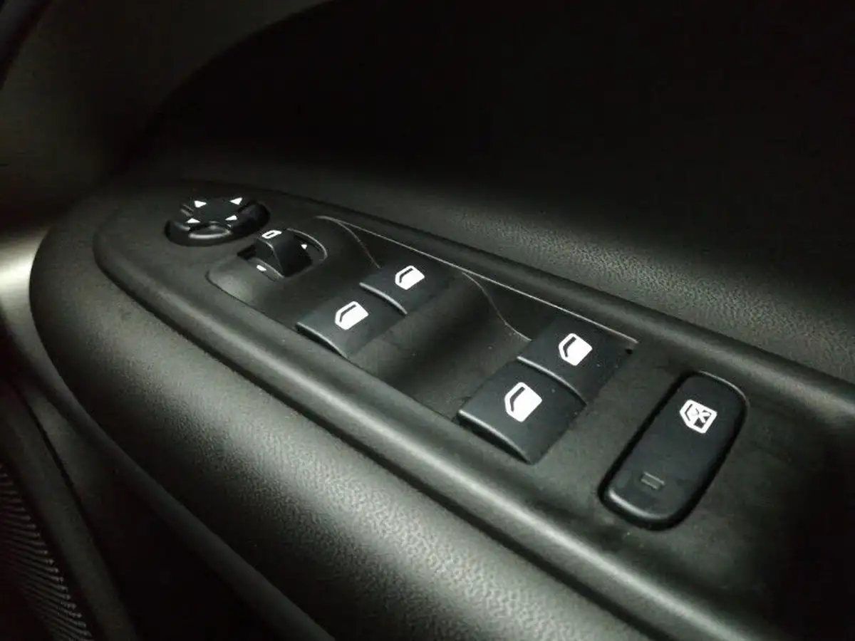 2024-jeep-avenger-12-gse-altitude-big-15