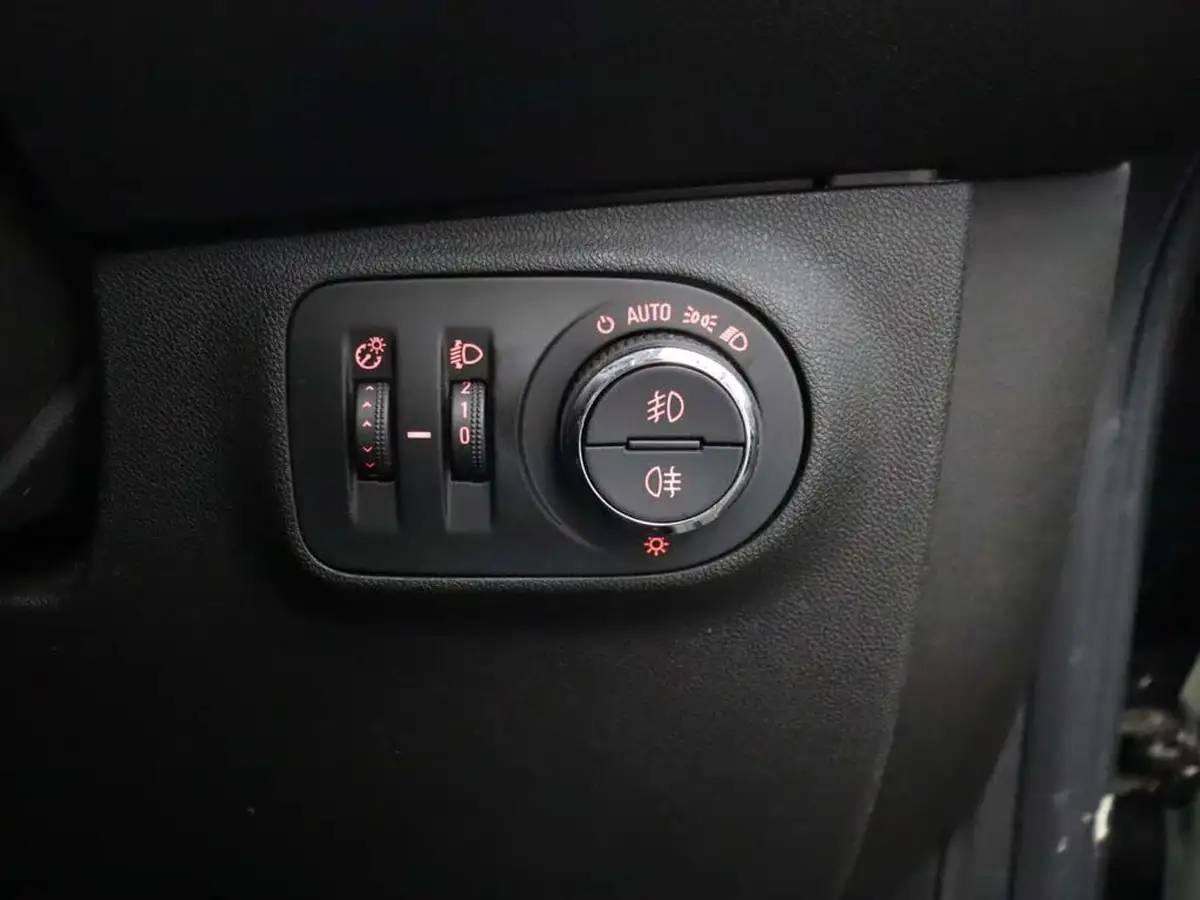 2018-vauxhall-corsa-14i-sri-nav-90ps-ecotec-5d-big-33
