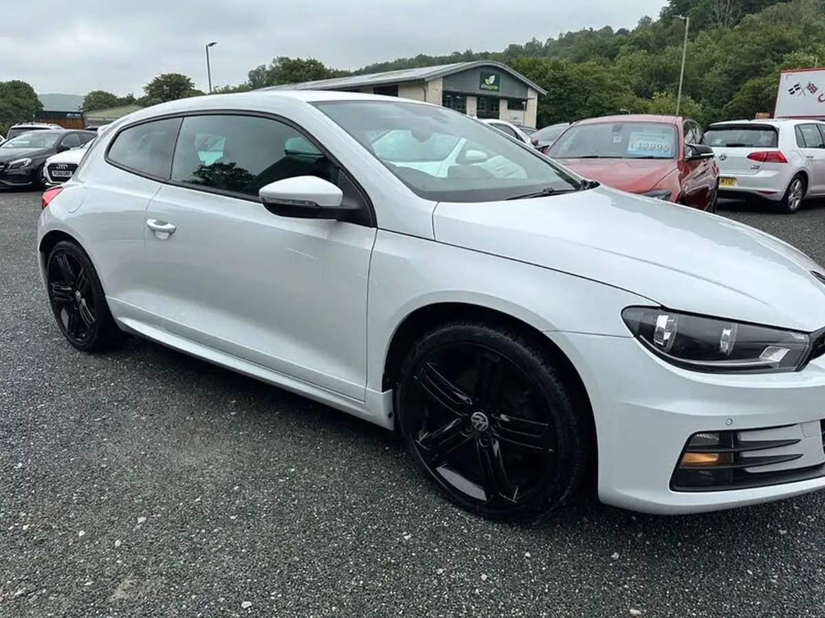 2015-volkswagen-scirocco-20tdi-r-line-184ps-big-40