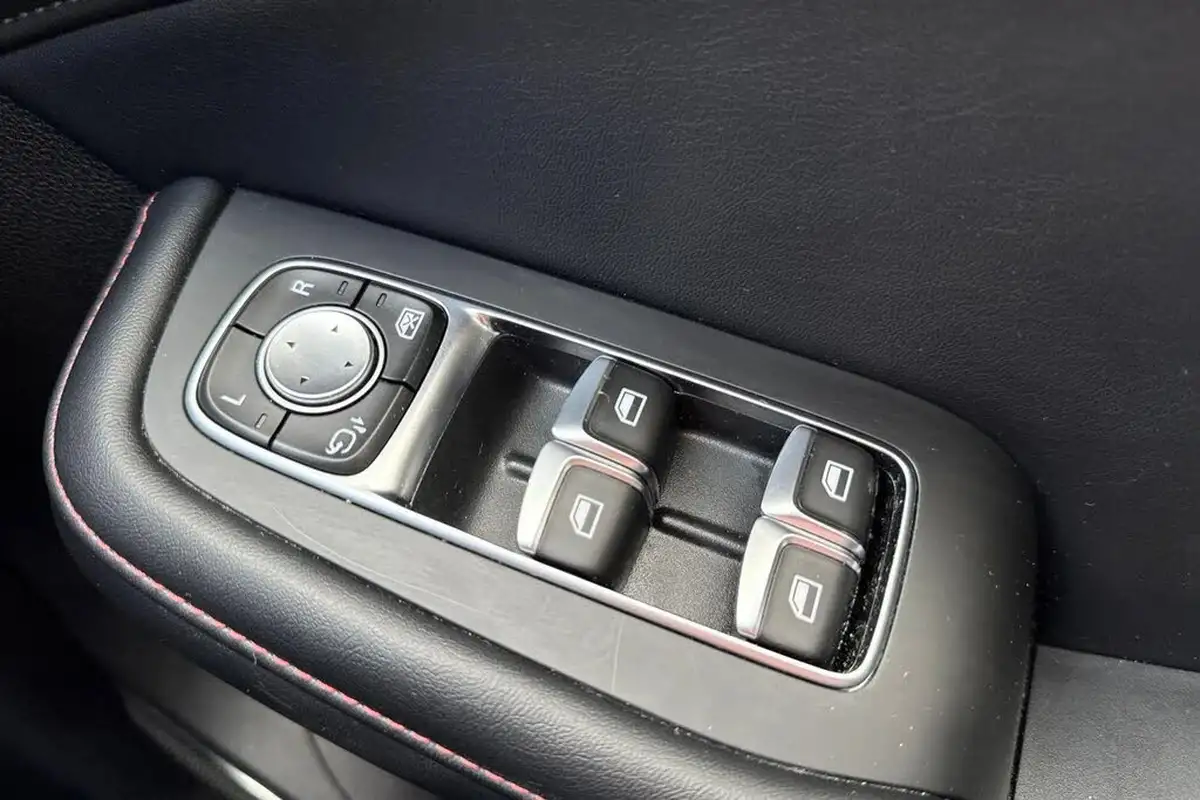 2022-mg-hs-15t-gdi-excite-162ps-dct-big-38