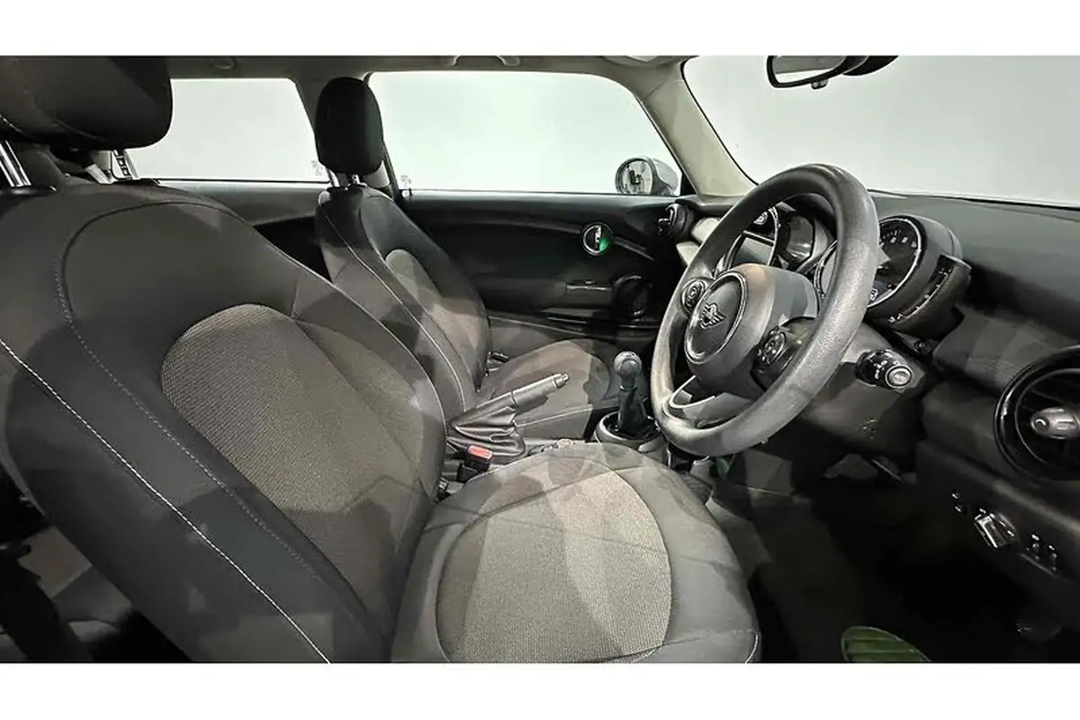 2019-mini-cooper-15-cooper-classic-hatchback-3d-big-21