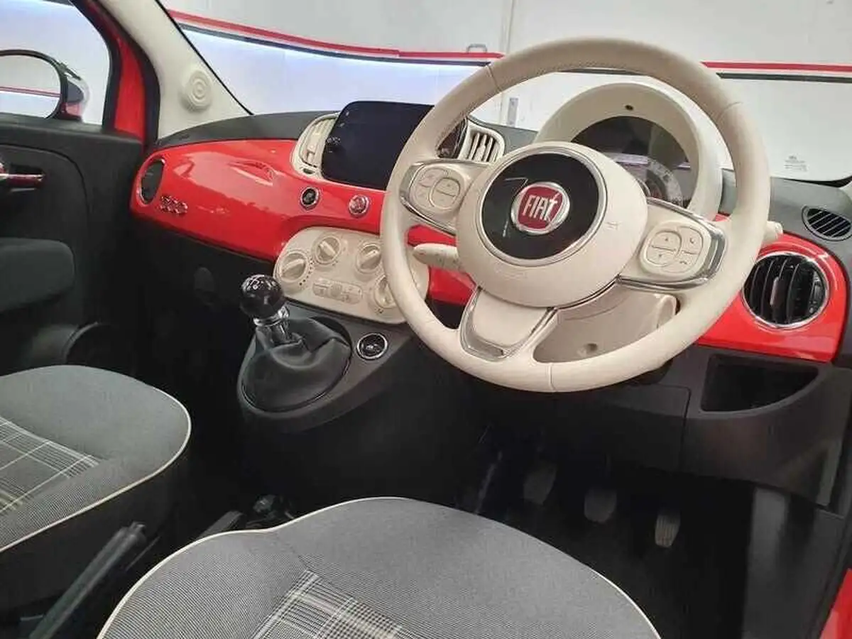 2021-fiat-500-10-lounge-big-9