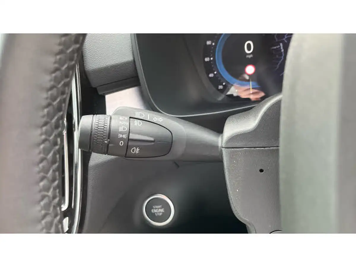 2024-volvo-xc40-20-b3-plus-big-23