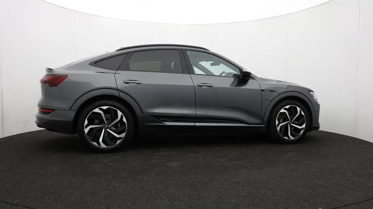 2022-audi-e-tron-50e-black-edition-sportback-big-21