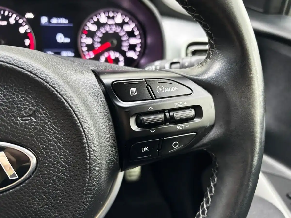 2020-kia-stonic-10-t-gdi-4-dct-big-24