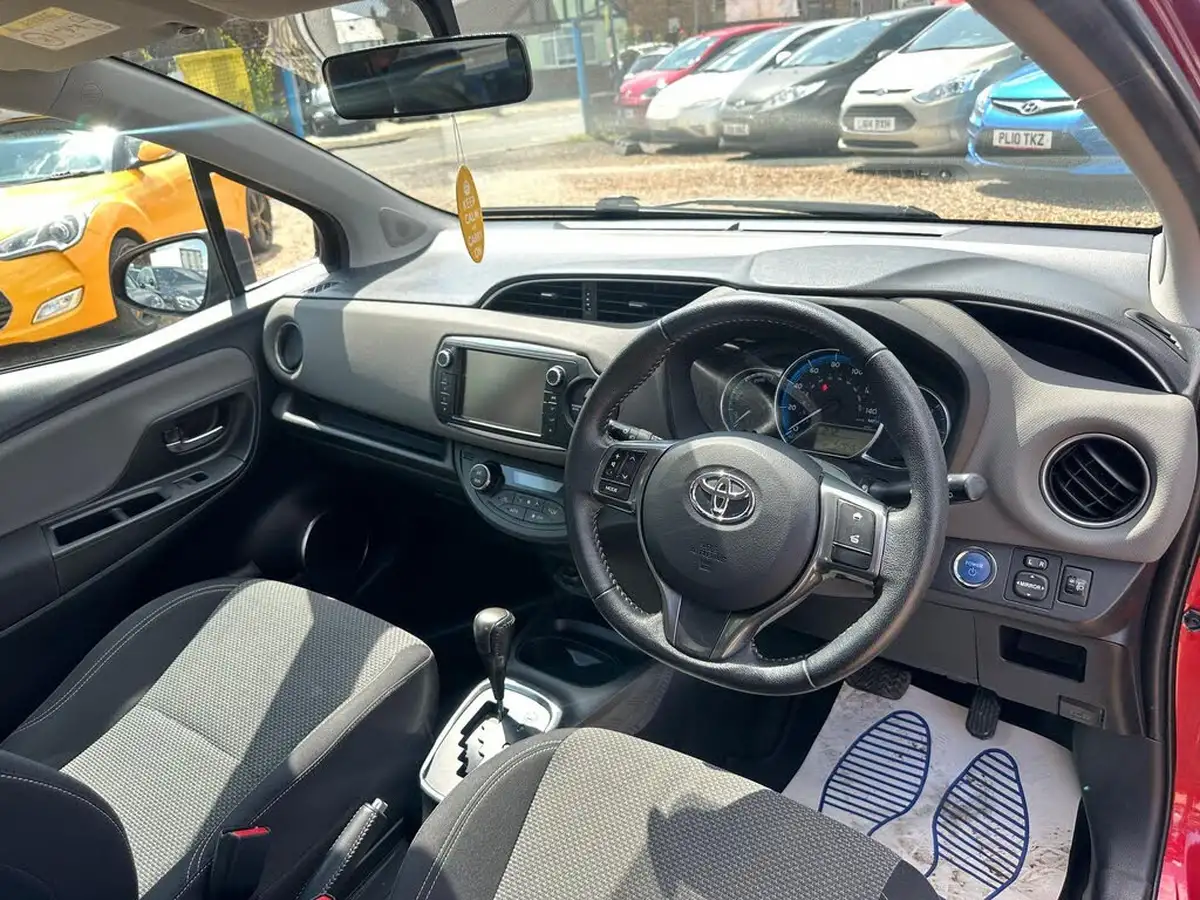 2015-toyota-yaris-15-vvt-i-icon-hybrid-big-7