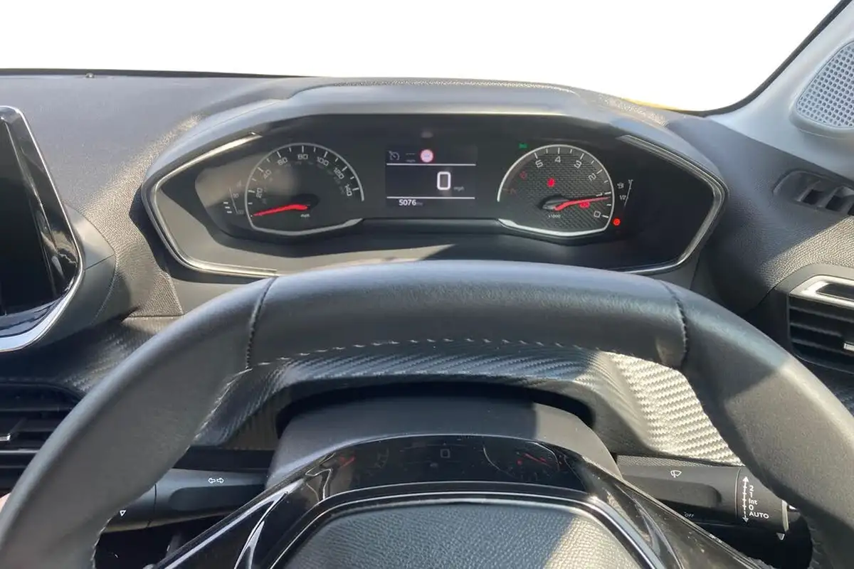 2023-peugeot-208-12-puretech-active-premium-100ps-big-12