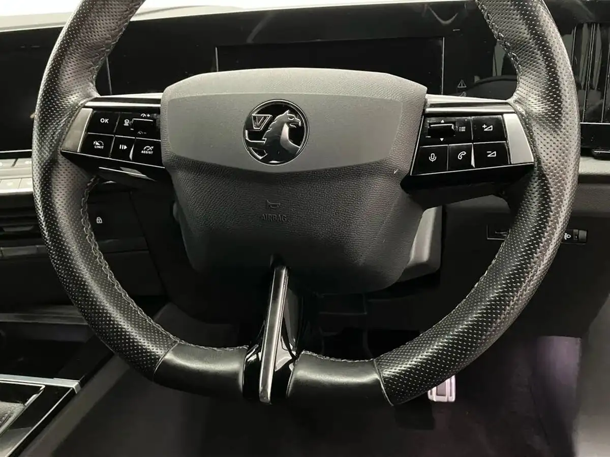 2022-vauxhall-astra-12-turbo-gs-line-hatchback-big-33