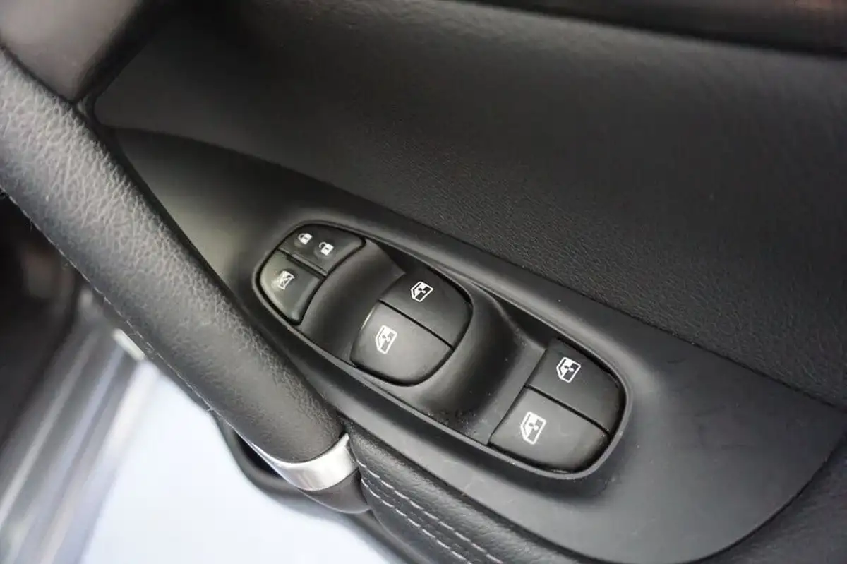 2019-nissan-qashqai-13-dig-t-tekna-140ps-big-18