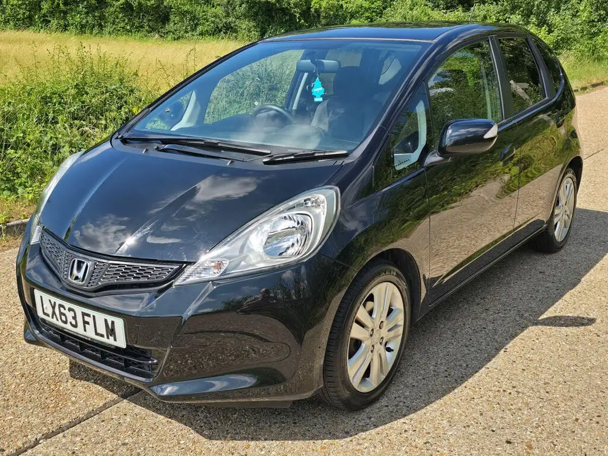 2013-honda-jazz-14-es-plus-cvt-big-16