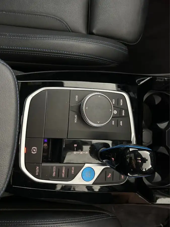 2021-bmw-ix3-e-m-sport-big-22