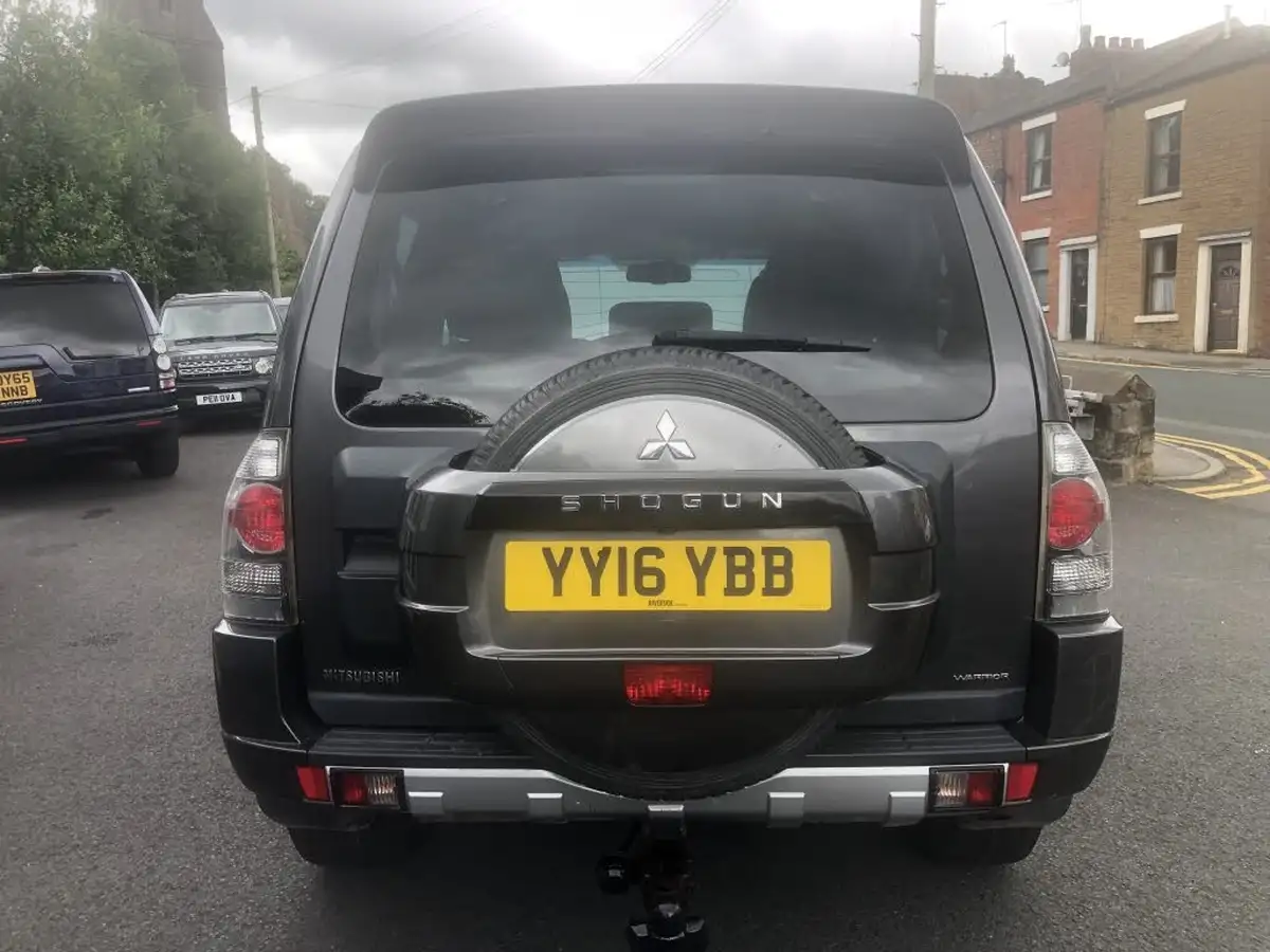 2016-mitsubishi-shogun-32td-warrior-32-di-dc-187bhpeu6-4x4-swb-window-van-auto-big-5