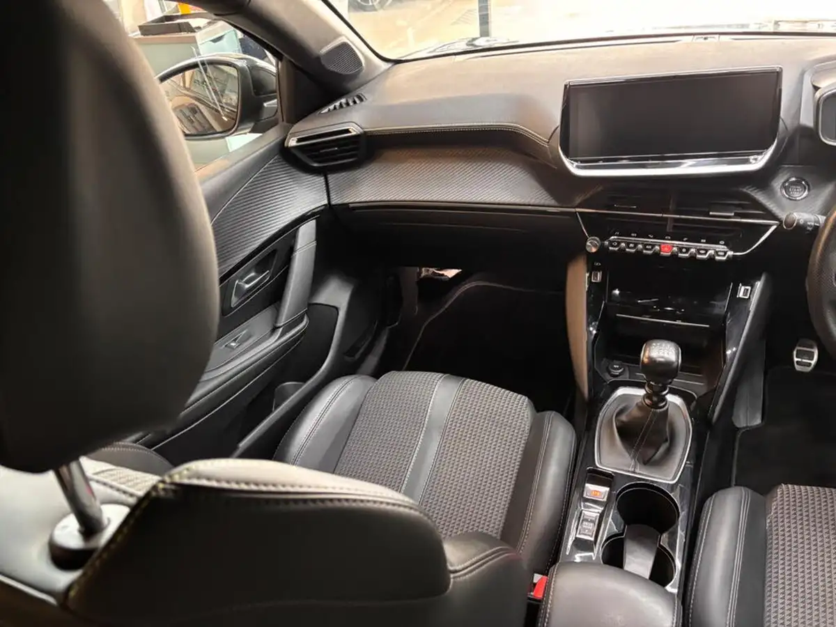 2022-peugeot-208-12-puretech-gt-100bhp-big-32