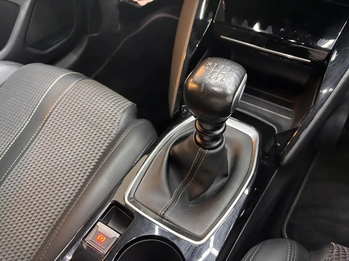 2022-peugeot-208-12-puretech-gt-100bhp-big-36