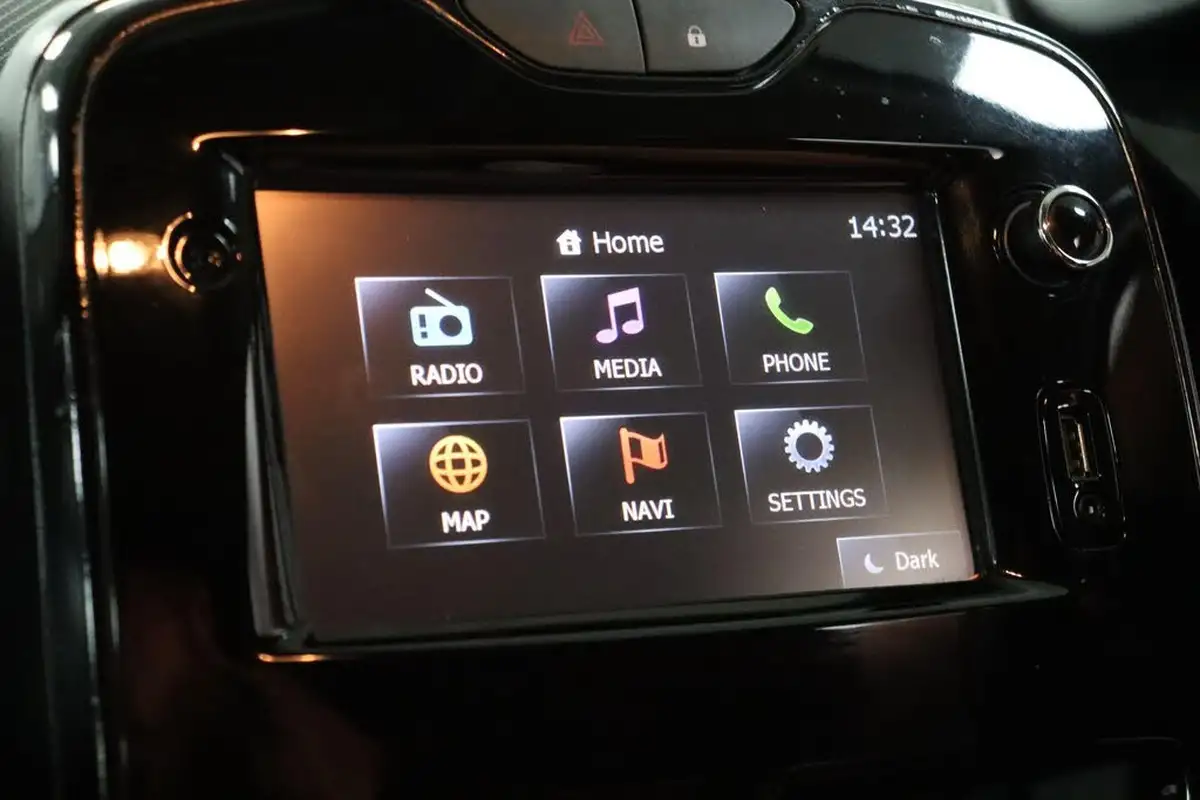 2015-renault-clio-09-tce-dynamique-nav-big-39