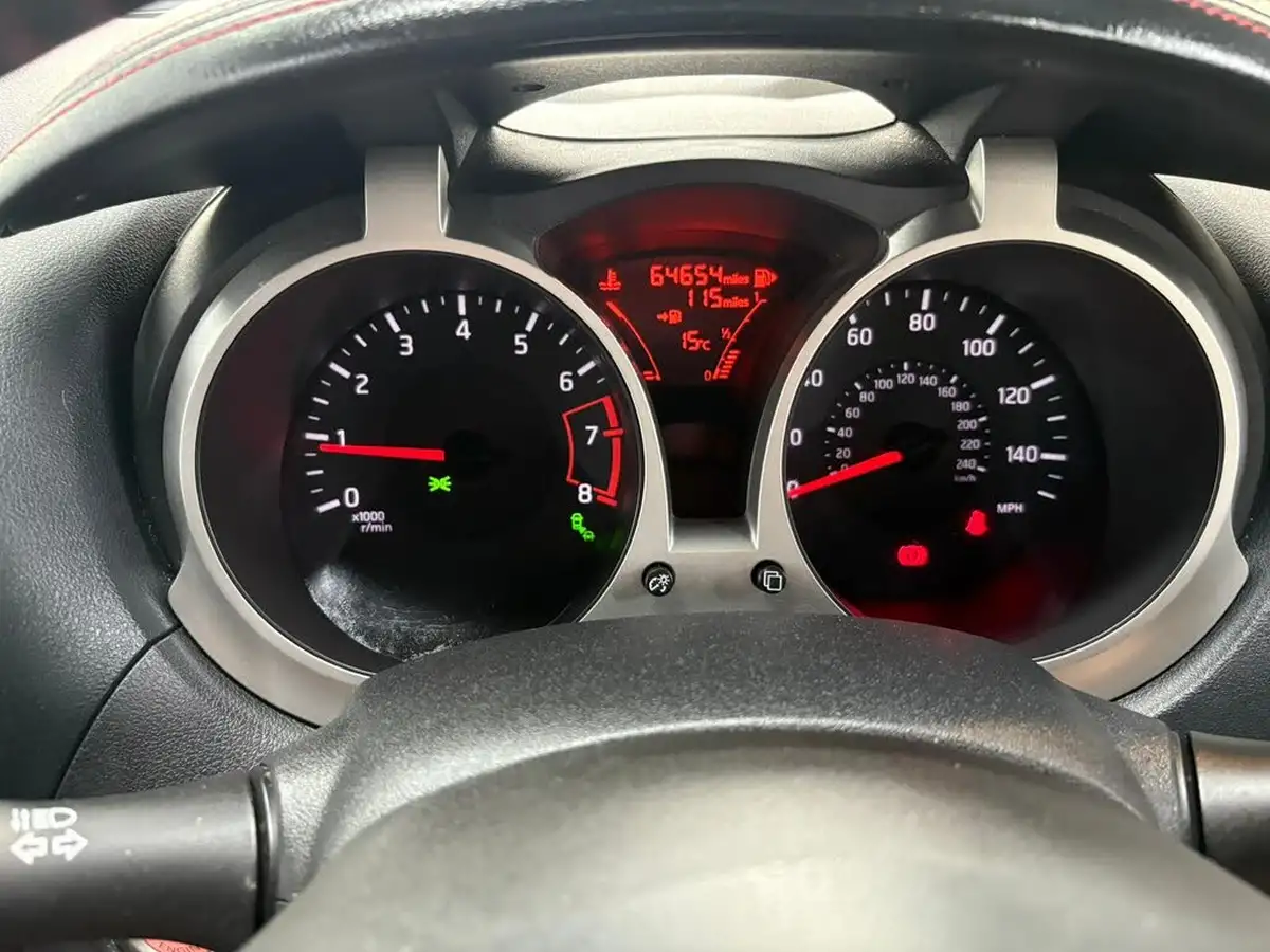 2014-nissan-juke-12-tekna-big-21
