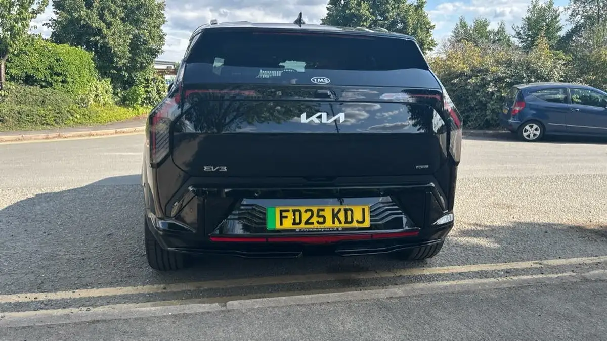 2025-kia-ev3-e-gt-line-s-big-36