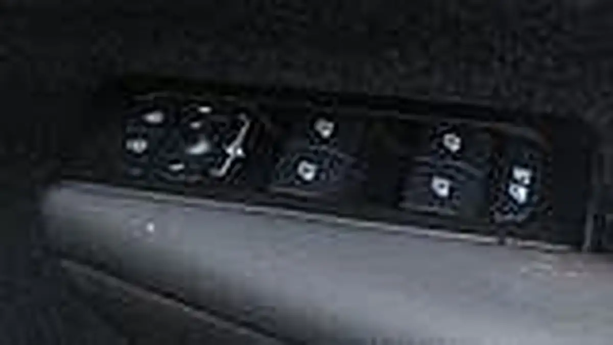 2022-volvo-xc40-e-twin-recharge-big-45
