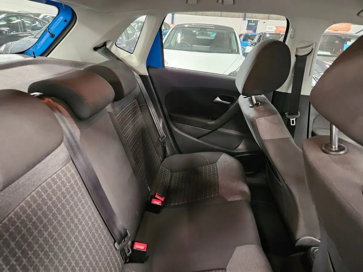 2015-volkswagen-polo-10-se-60ps-5d-big-22
