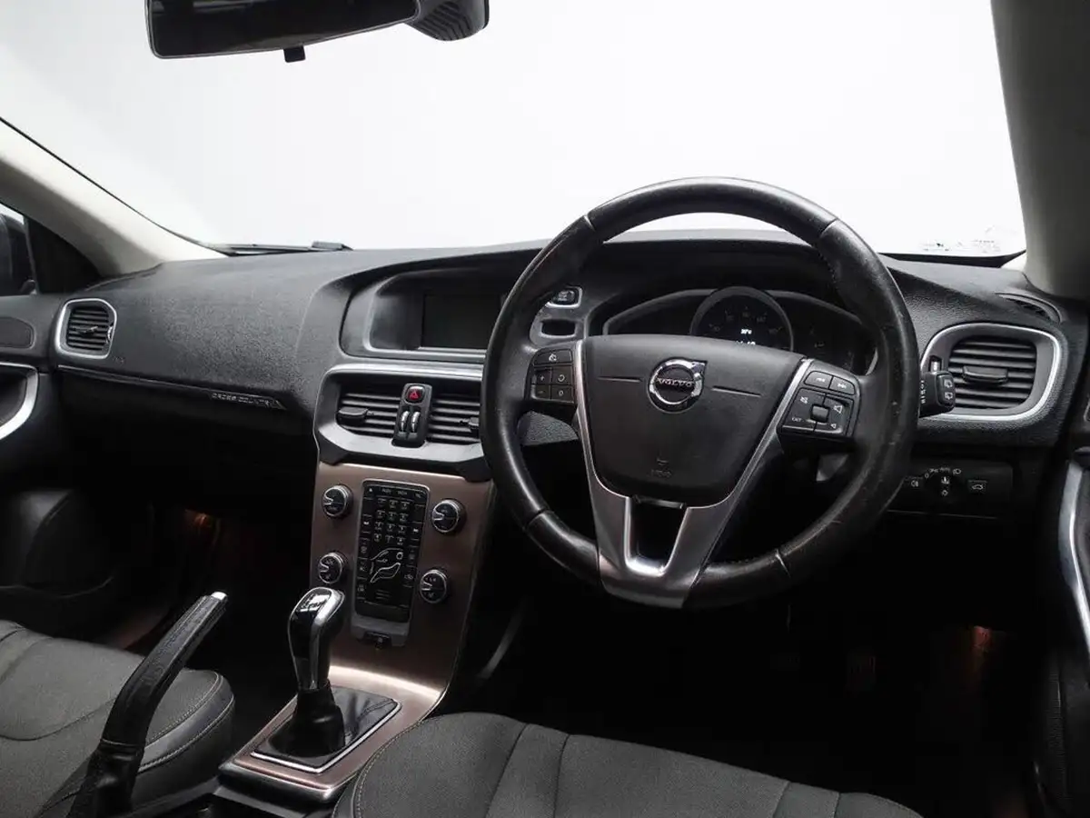 2017-volvo-v40-20td-d2-cross-country-big-19