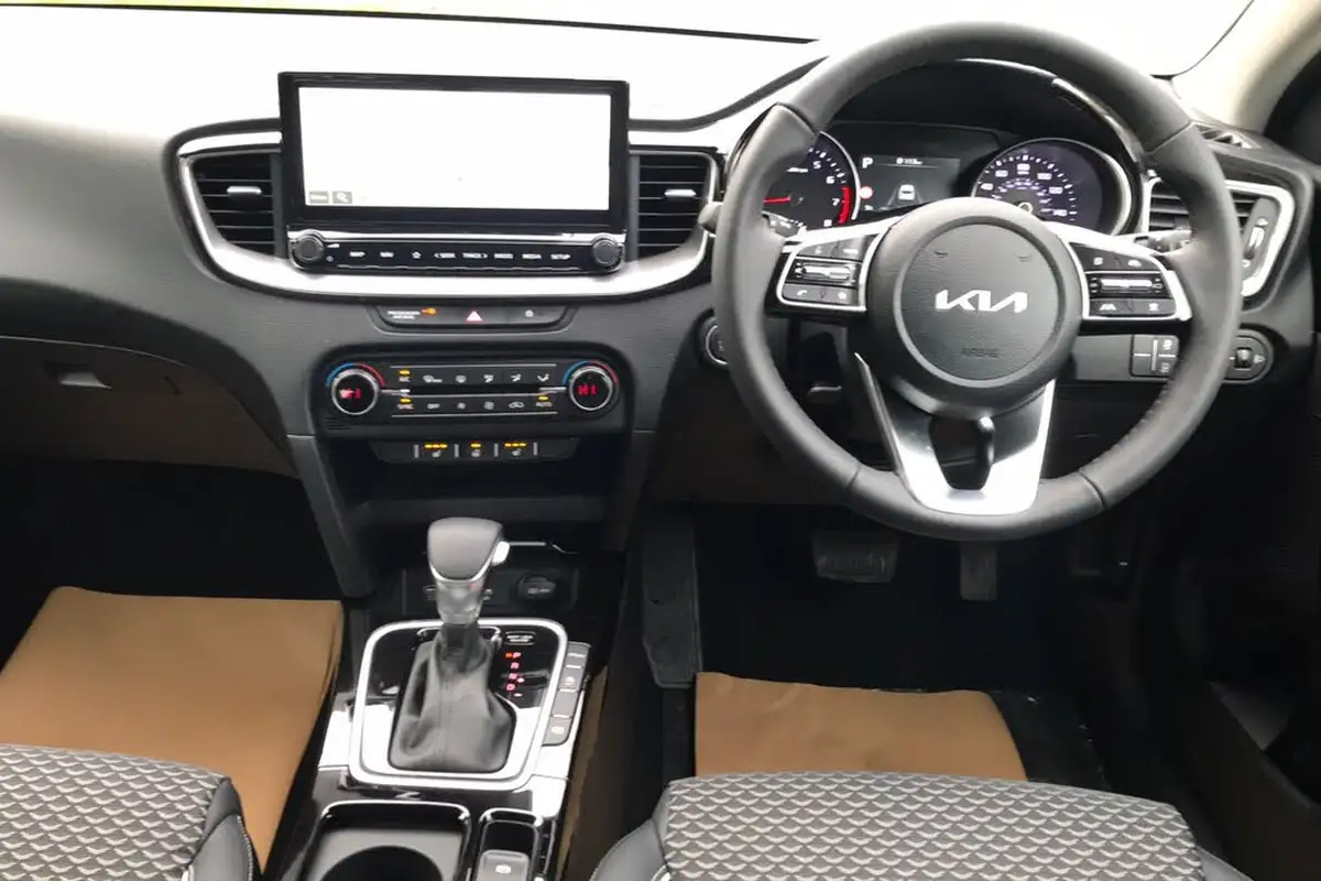 2025-kia-ceed-15-t-gdi-3-sportswagon-dct-big-10