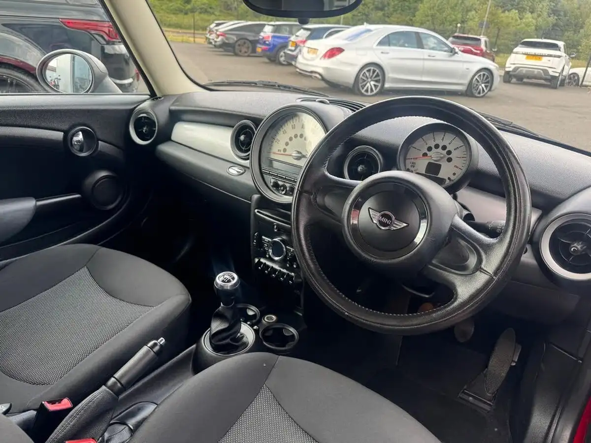 2011-mini-cooper-16-one-98bhp-hatchback-3d-big-4