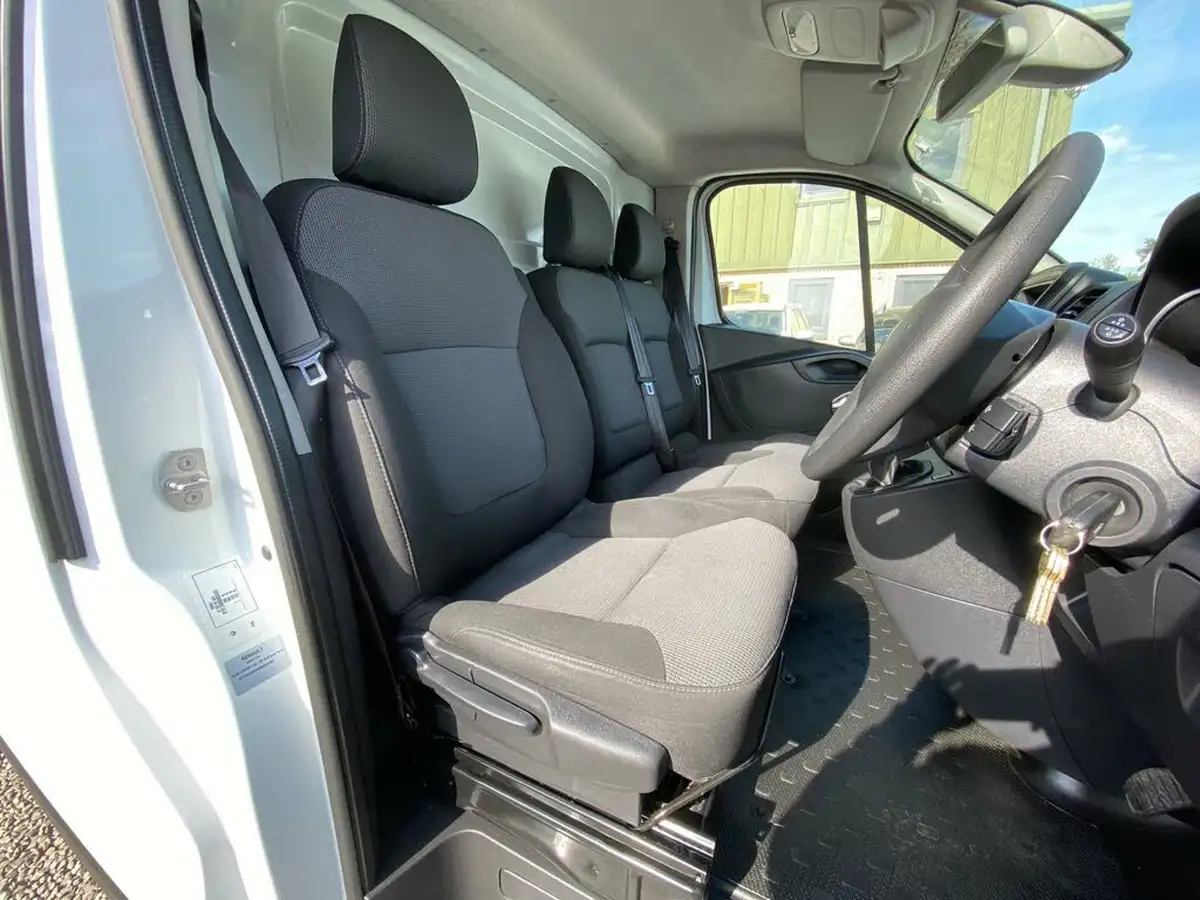 2021-renault-trafic-20dci-sl30-energy-120-business-panel-big-5