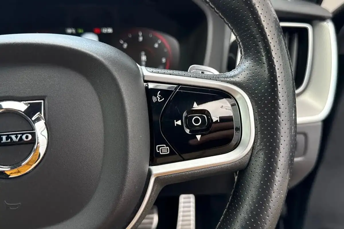 2018-volvo-xc60-20td-d4-r-design-4x4-geartronic-big-53