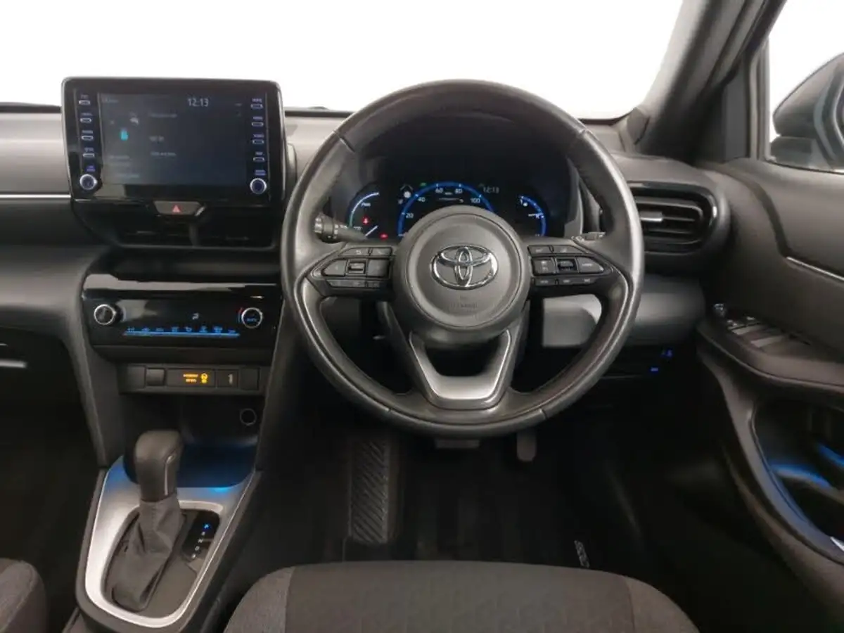 2022-toyota-yaris-15-vvt-i-design-panoramic-roof-big-6