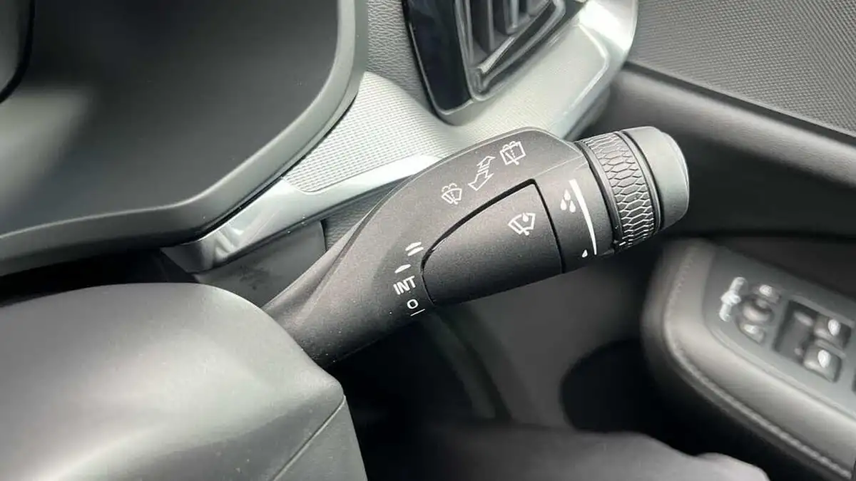 2025-volvo-v60-20-t6-plus-dark-station-wagon-big-25