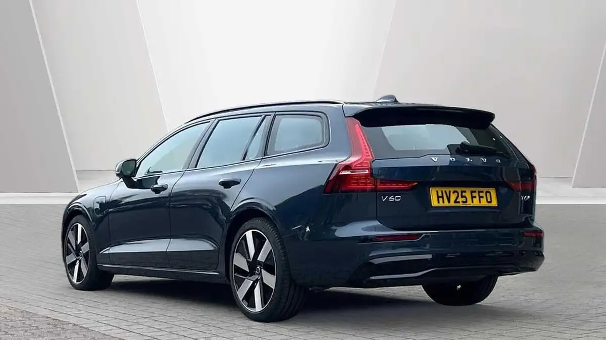2025-volvo-v60-20-t6-plus-dark-station-wagon-big-1