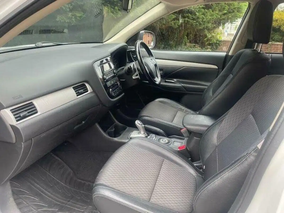 2015-mitsubishi-outlander-20-gx3h-phev-5st-big-23