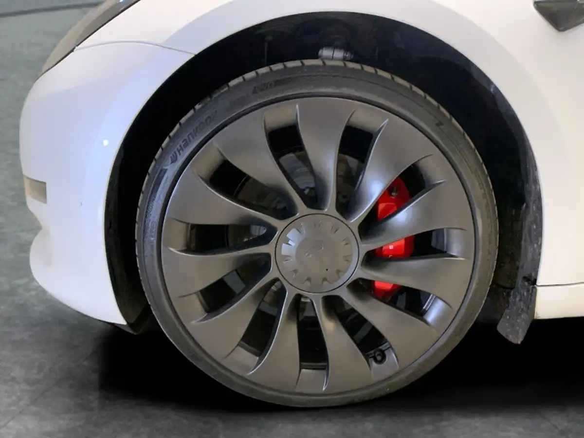 2023-tesla-model-3-e-performance-big-30