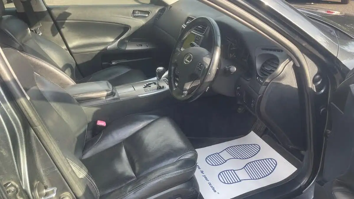 2010-lexus-is-250-25-se-i-dab-saloon-4d-auto-big-10