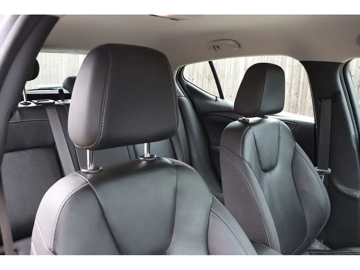2018-vauxhall-astra-14i-16v-turbo-elite-150ps-hatchback-big-8