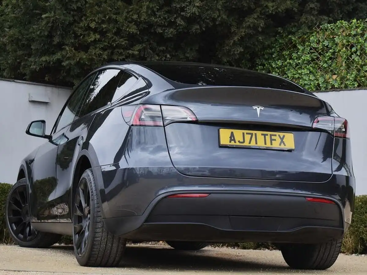 2022-tesla-model-y-e-long-range-big-5